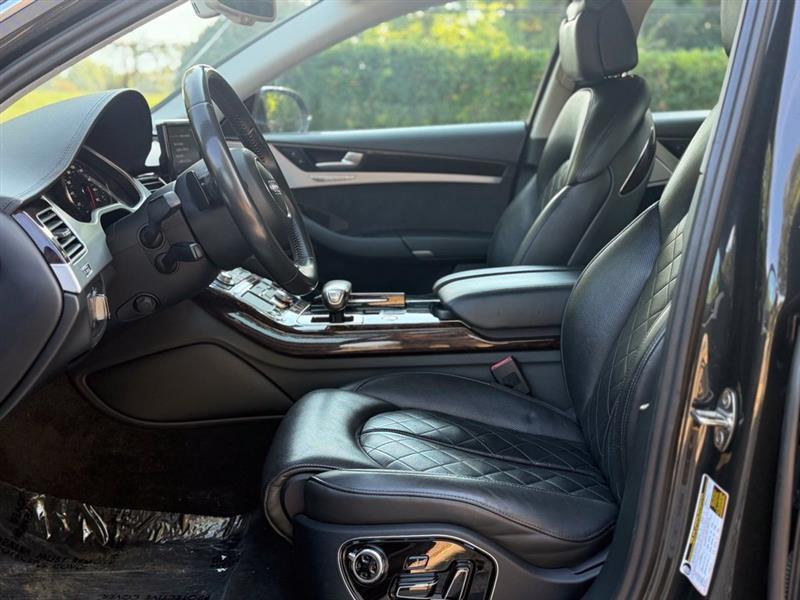 Audi A8 4dr Sdn 2012