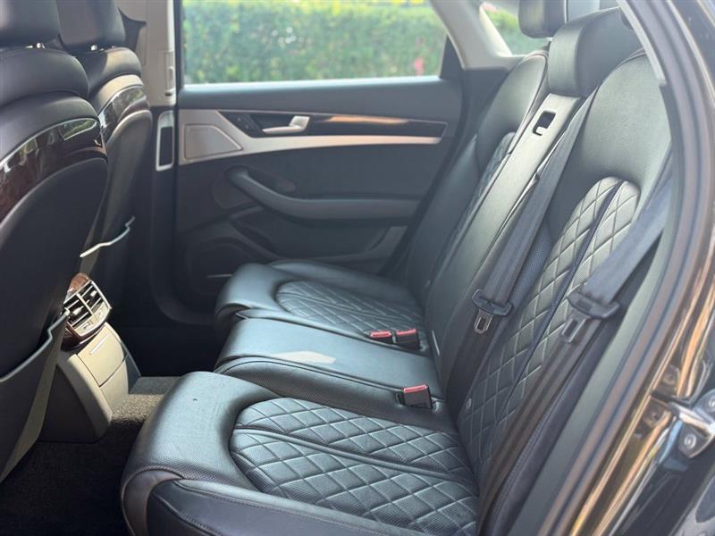 Audi A8 4dr Sdn 2012