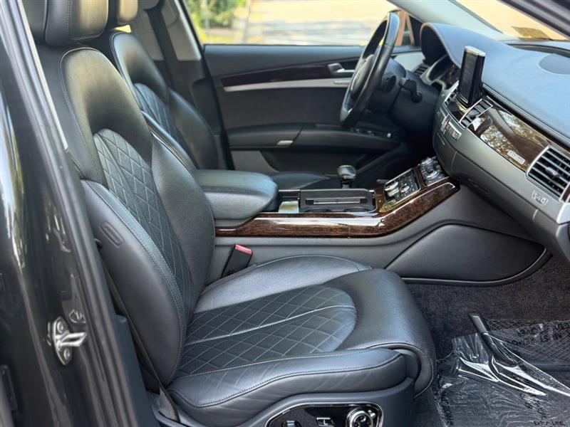 Audi A8 4dr Sdn 2012