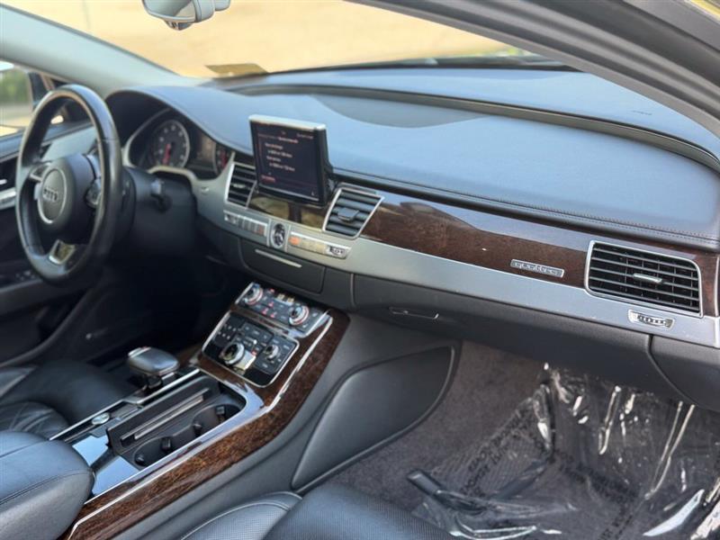Audi A8 4dr Sdn 2012