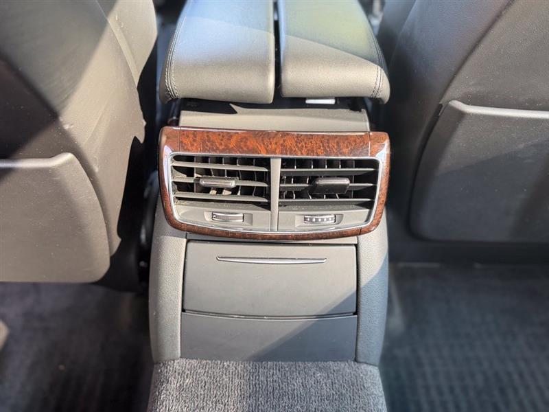 Audi A8 4dr Sdn 2012