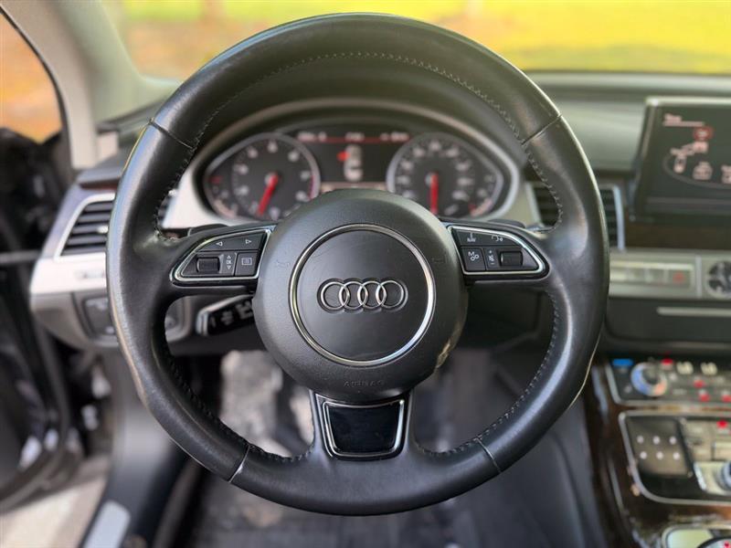 Audi A8 4dr Sdn 2012