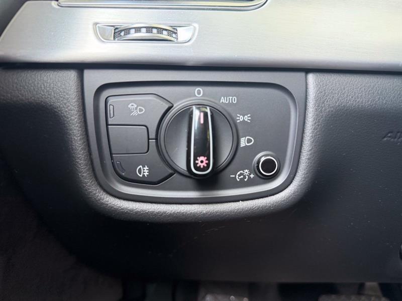 Audi A8 4dr Sdn 2012