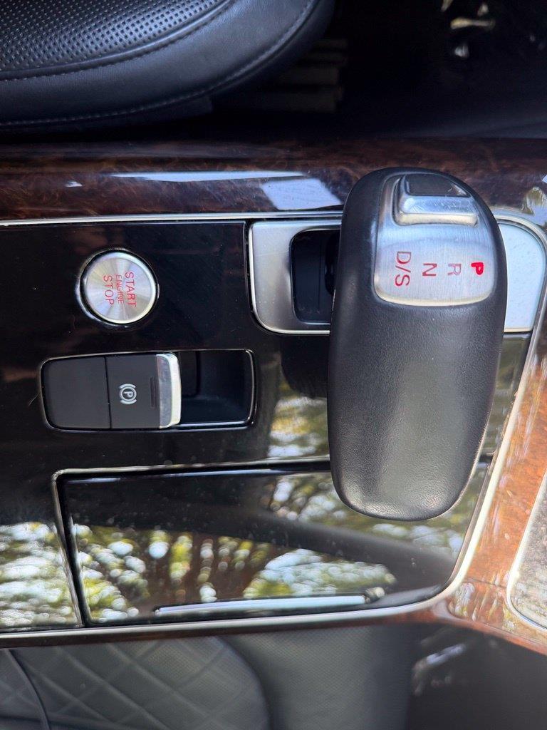 Audi A8 4dr Sdn 2012