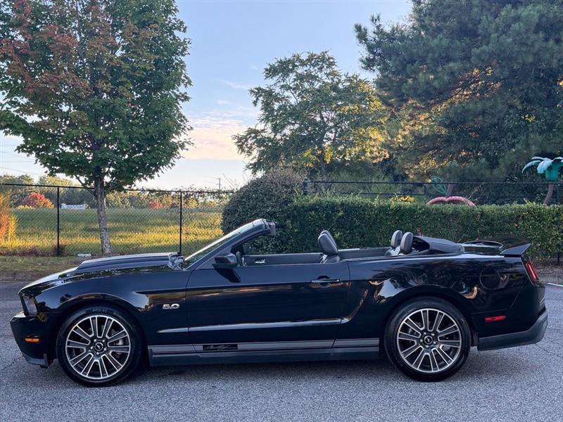 Ford Mustang photo 2