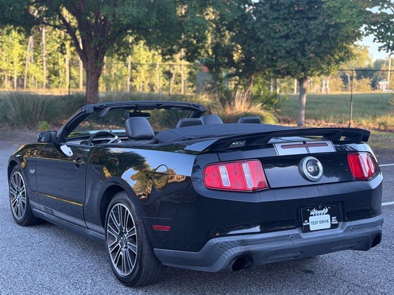 Ford Mustang photo 3