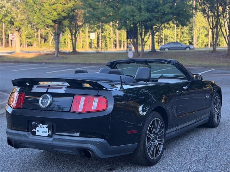 Ford Mustang photo 5