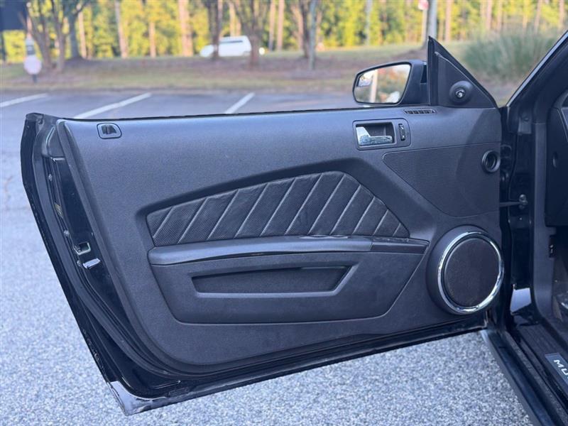 Ford Mustang photo 9