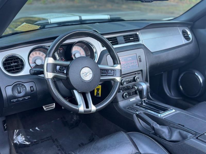 Ford Mustang photo 11