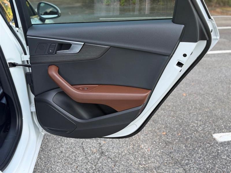 Audi A4 photo 17