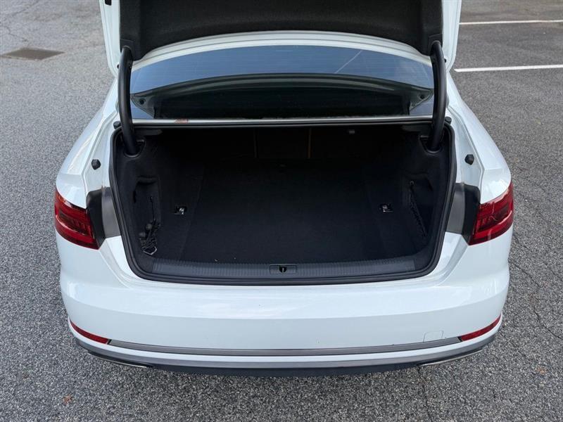 Audi A4 photo 19