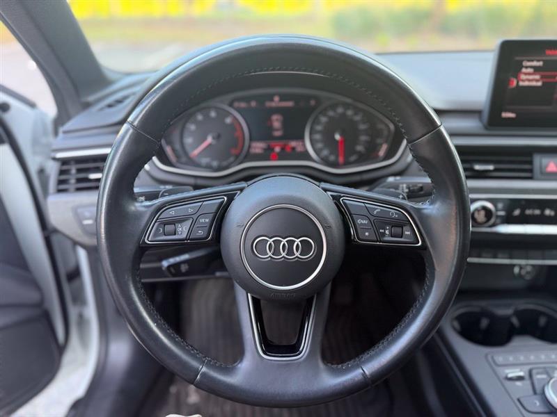 Audi A4 photo 24