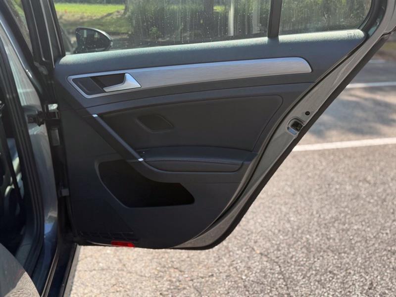Volkswagen Golf photo 17