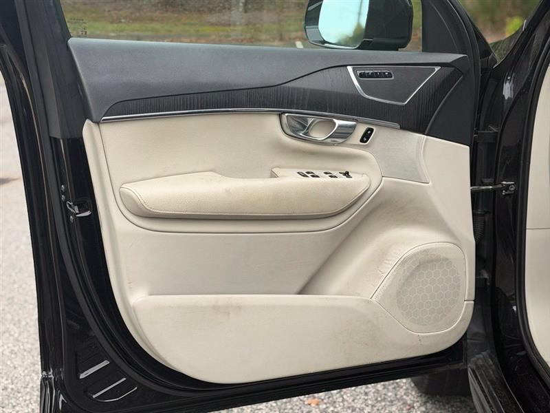 Volvo XC90 photo 9