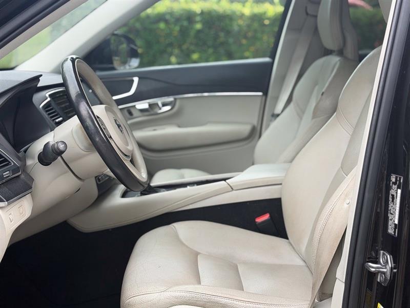 Volvo XC90 photo 10