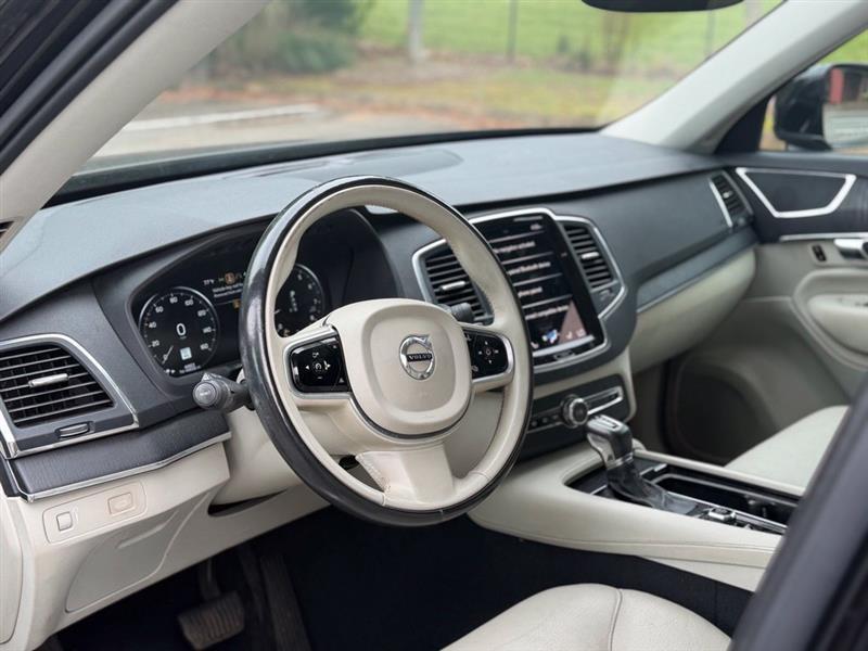 Volvo XC90 photo 11