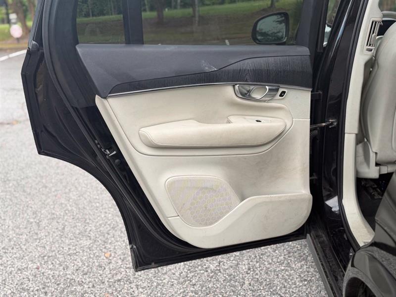 Volvo XC90 photo 12