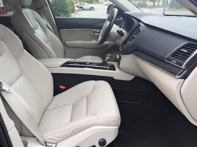 Volvo XC90 photo 16