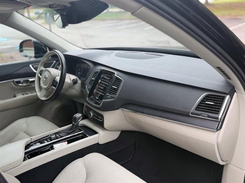 Volvo XC90 photo 17