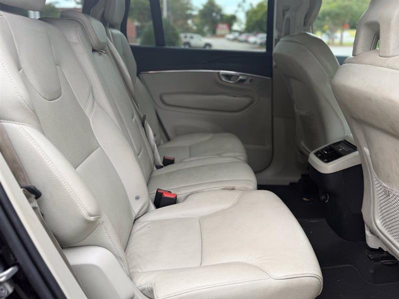 Volvo XC90 photo 19