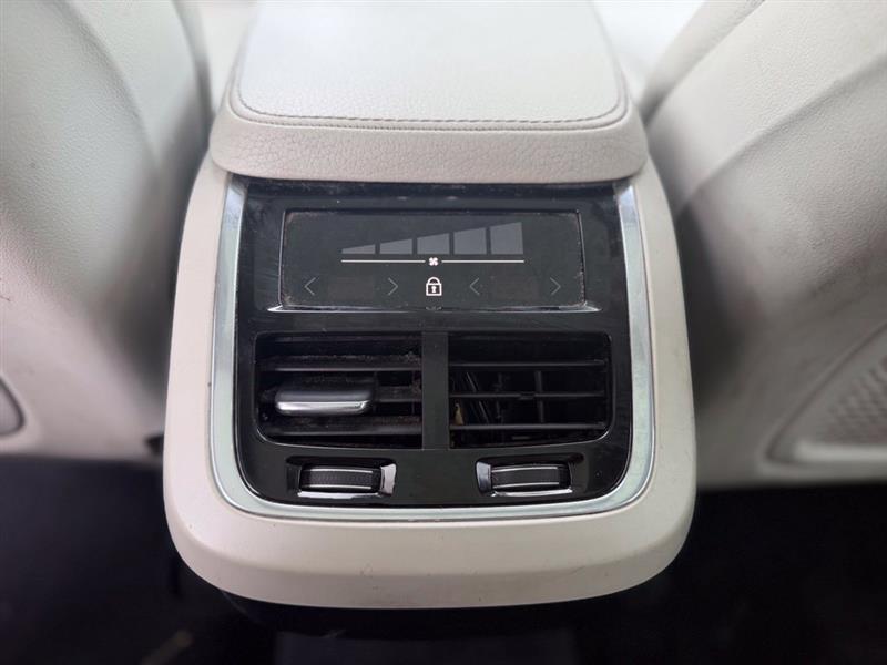 Volvo XC90 photo 23
