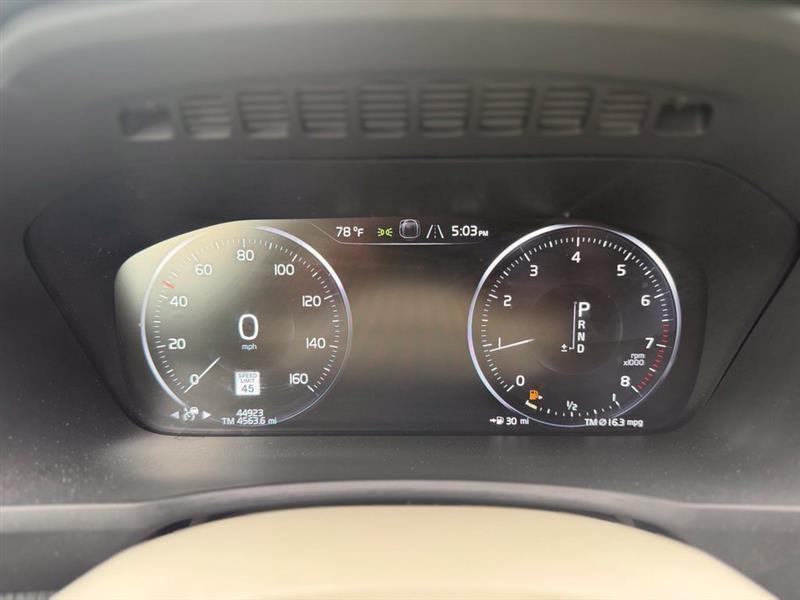 Volvo XC90 photo 24