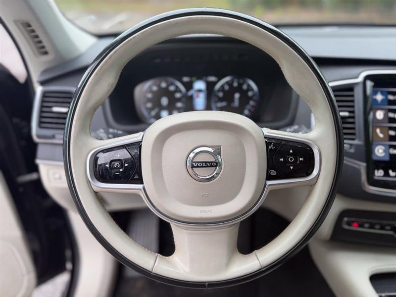 Volvo XC90 photo 25