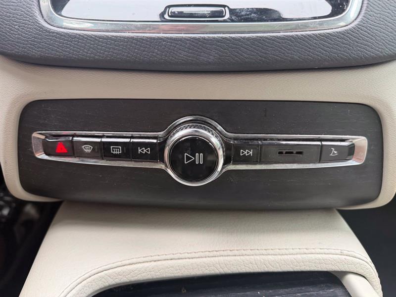 Volvo XC90 photo 27