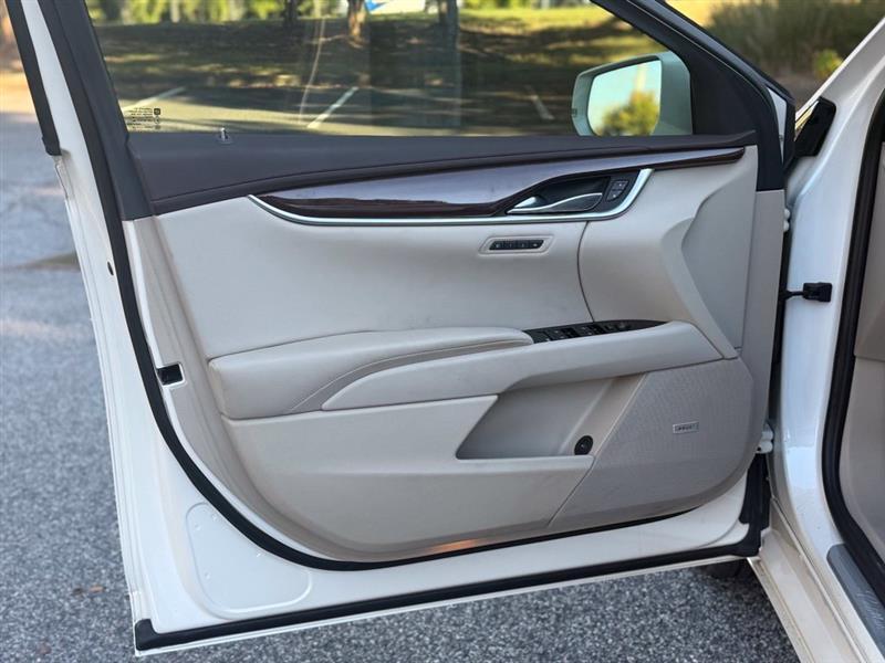 Cadillac XTS photo 9