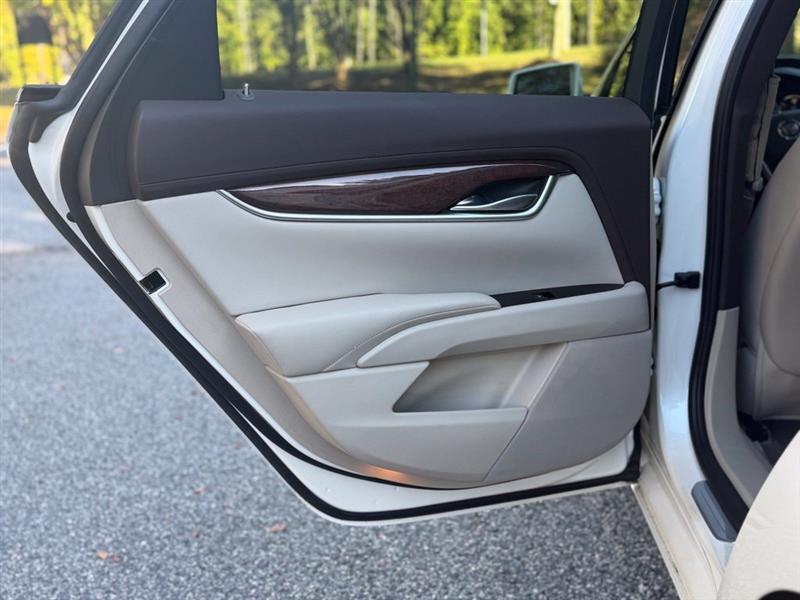 Cadillac XTS photo 12