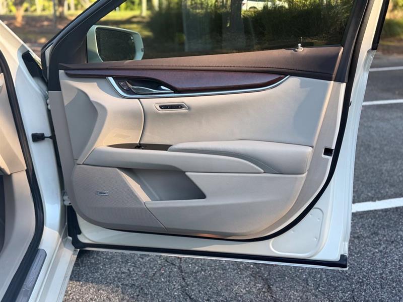Cadillac XTS photo 14