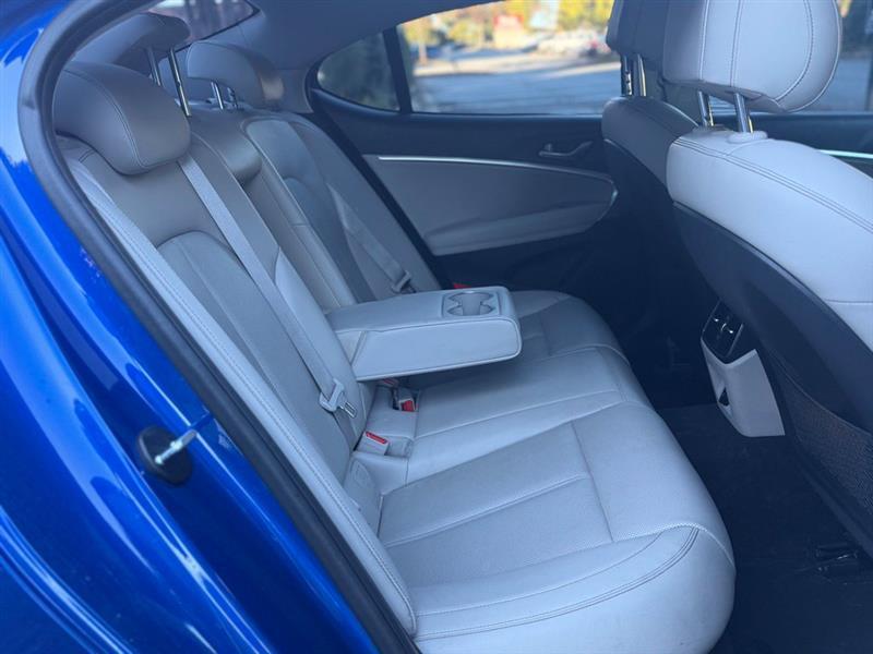 Genesis G70 2.0T RWD 2020