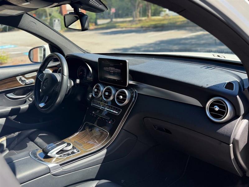 Mercedes-Benz GLC-Class photo 16