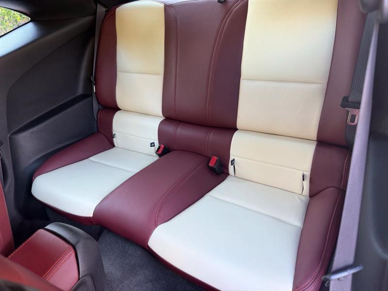 Chevrolet Camaro 2dr Cpe 1LT 2011