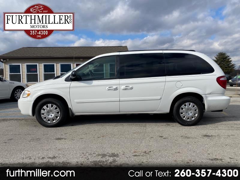 Chrysler Town & Country LX 2005