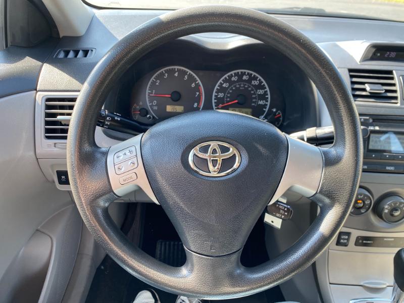 2012 Toyota Corolla LE photo 2