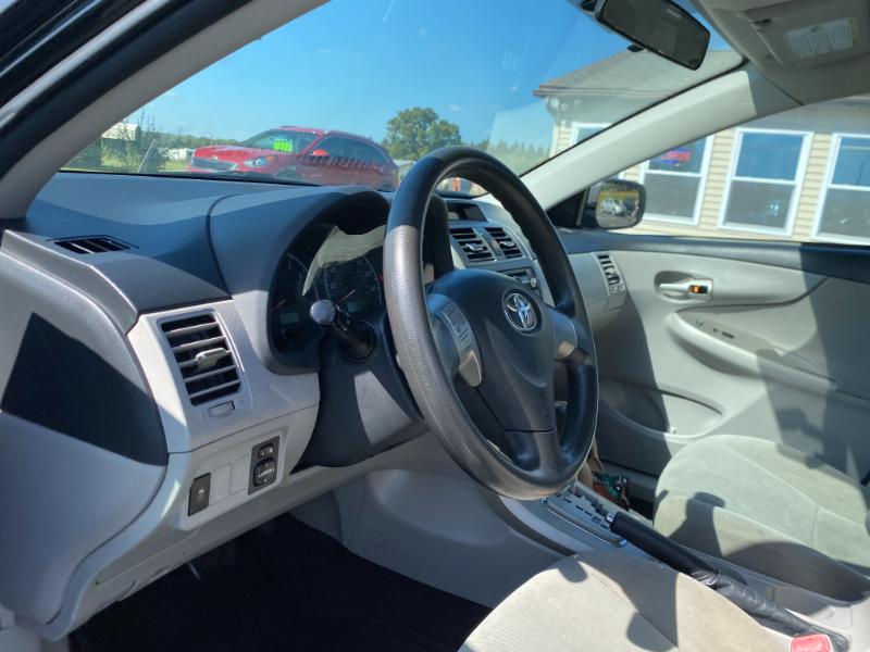 2012 Toyota Corolla LE photo 3
