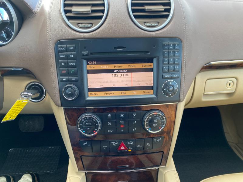Mercedes-Benz GL-Class GL450 4MATIC 2011 Mercedes-Benz GL-Class GL450 4MATIC 2011