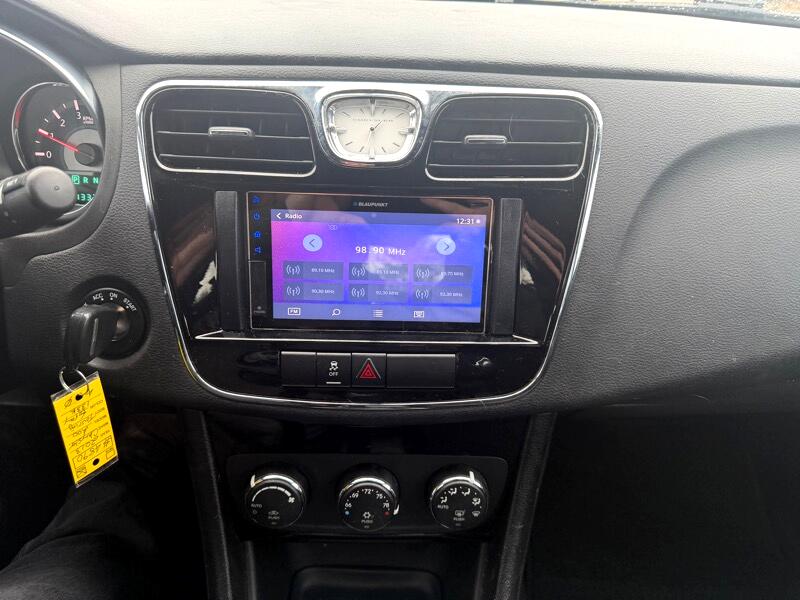 Chrysler 200 Touring 2013