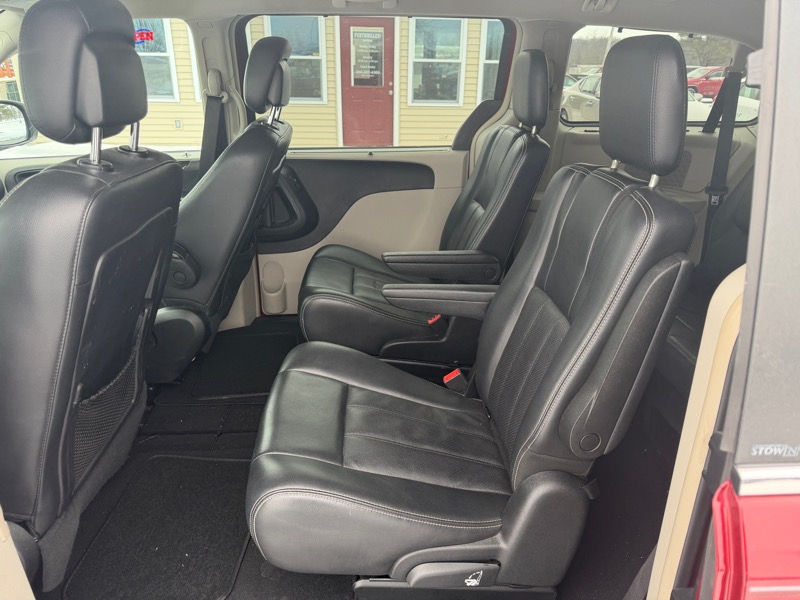 Chrysler Town & Country Touring-L 2012