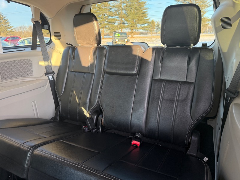 Chrysler Town & Country Touring-L 2012