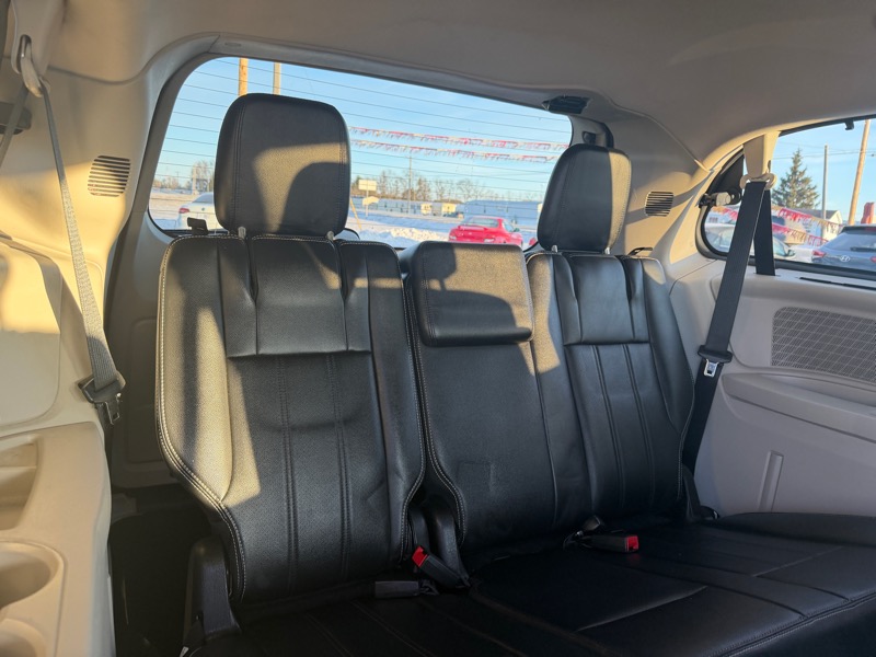 Chrysler Town & Country Touring-L 2012