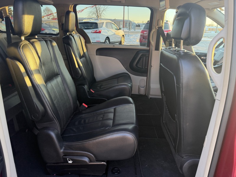 Chrysler Town & Country Touring-L 2012