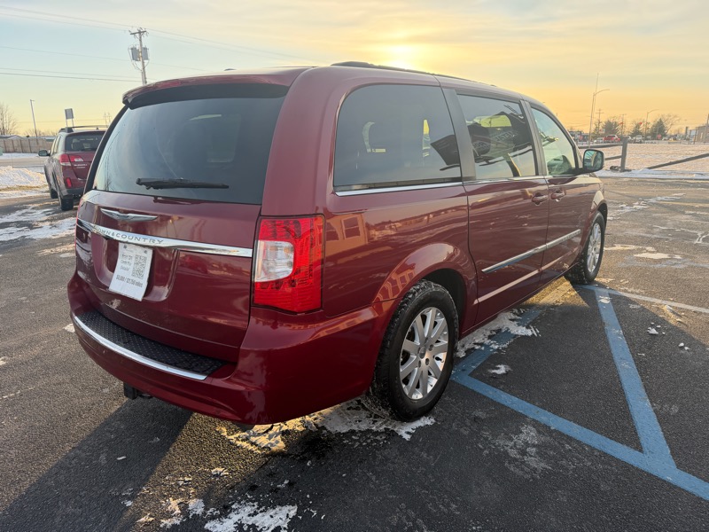 Chrysler Town & Country Touring-L 2012