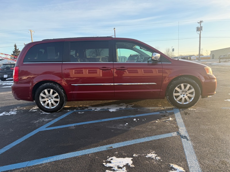 Chrysler Town & Country Touring-L 2012