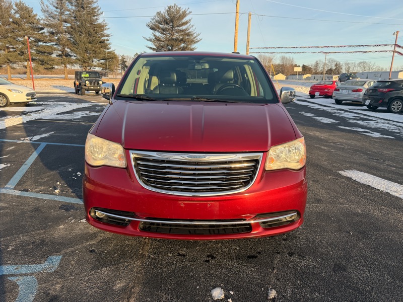 Chrysler Town & Country Touring-L 2012