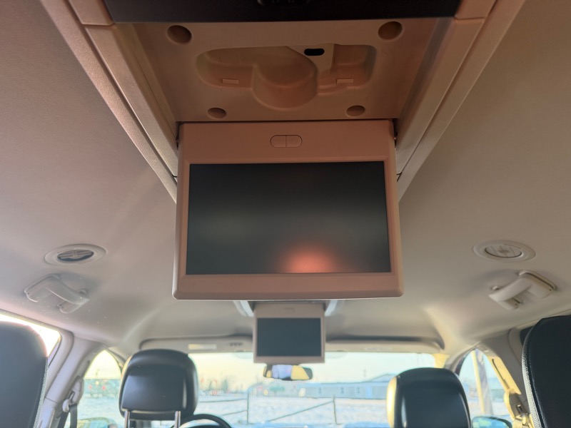 Chrysler Town & Country Touring-L 2012