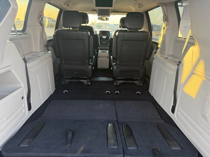 Chrysler Town & Country Touring-L 2012