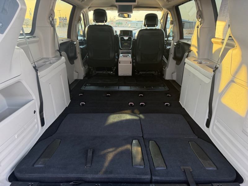 Chrysler Town & Country Touring-L 2012