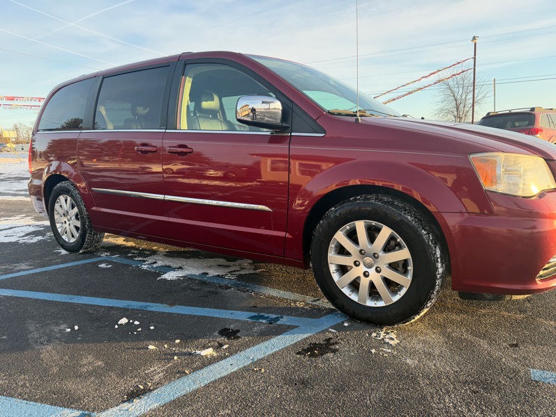 Chrysler Town & Country Touring-L 2012